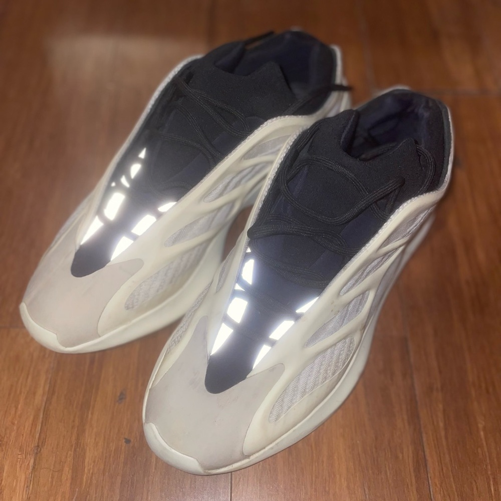 yezzy 700 boost - Picture 2 of 5